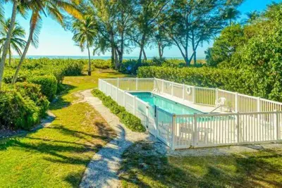 Image de Stunning Gulf Front Sanibel Home