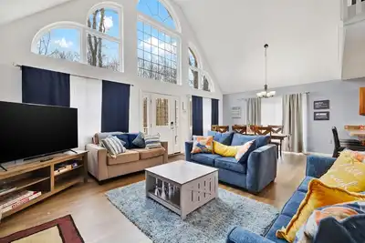 Image de Updated! ! Lake House W\/ Hot Tub, Game Room, & Firepit In Arrowhead Lake