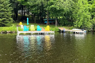 Image de Spacious 2 Story Waterfront Log Home, New Appliances & Piers, Canoe, 2 Kayaks