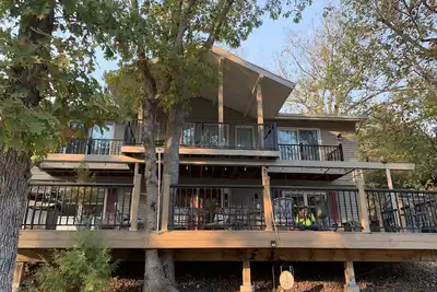 Image de House - On quiet cove at the Lake- Sleeps 10 - 5 Br/5ba