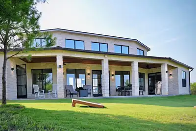 Image de Beautiful 2-bed /2-bath villa overlooking Texas Winery, one hour from Houston