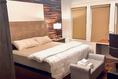 Image de Vibrant 2-bedroom apartment close to everything