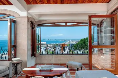 Image de Entire Floor at Luxury Resort: Two Rooftop Penthouses w/ Hot Tubs & Ocean Views