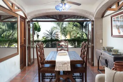 Image de Rent Whole Floor at Luxury Resort: 1st Floor Suites w/ Pool and Garden Access