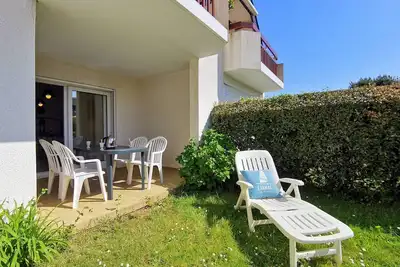 Image de Carnac - Appartement 2 pièces avec terrasse, piscine et parking privé, à 400m de la plage.