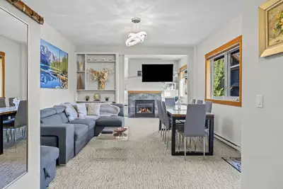 Image de Mountain Escape-HotTub\/HtPool\/KingBed\/FreeParking\/View\/3br\/Sleep10