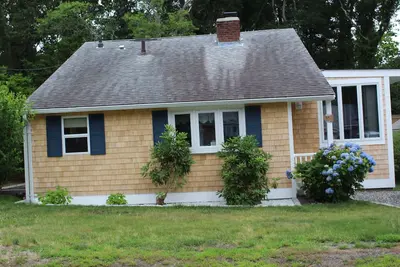 Image de Close to Craigville Beach, central air. Beach Pass Included.