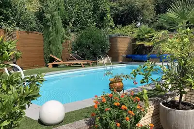 Image de Maison De Charme Beaux Volumes Belle Piscine Entouree De Verdure A Bergerac