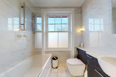 Image de Amazing 2 Bedroom, 3 Bed Apartment w/ Garden - 1 min to Queen's Park