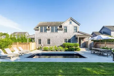 Image de Immaculate Surfside 4 Bedroom Home with Private Pool, Tennis, Car Ferry resi