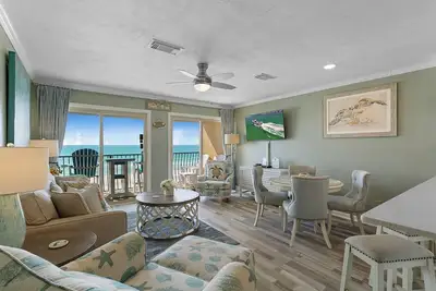 Image de Coral Reef Club 24 - Gulf Front, Destin, Free Beach Service, Community Pool!