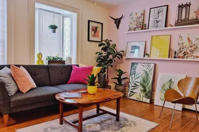 Image de Vibrant apartment in the heart of Elmwood Village