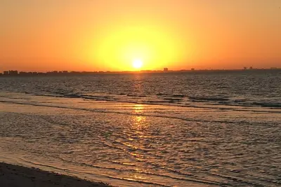 Image de Beachfront Condo for up to 5, pool, hot tub. Great family vacation spot.
