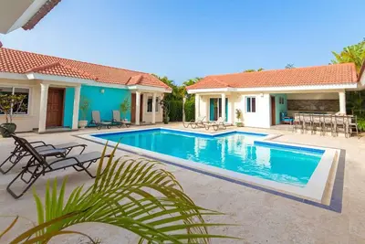 Image de Tropical 6 bedroom villa with private pool and bbq area