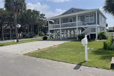 Image de Renovated Canal Home WiFi Private Dock Close to Beach