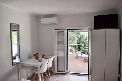 Image de \"Spyros\" 1-Room Apartment - Simple, cozy, close to the beach