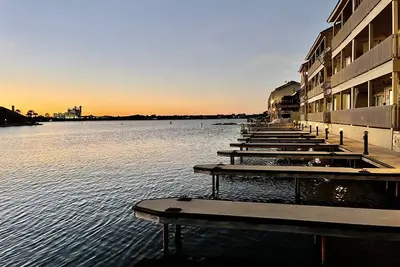 Image de Romantic Horseshoe Bay Waterfront Condo with Boat Slip!