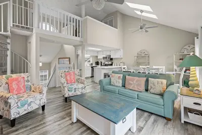 Image de 3br 2ba Villa in gated Kingston Resort - short walk to the beach! Sleeps 8!