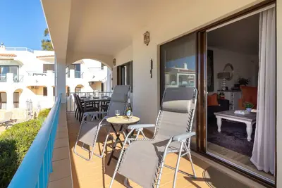 Image de Beautifully presented ground floor apartment with spacious terrace