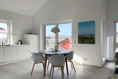 Image de Sea and comfort - Apartment Klaas with balcony and directly on the North Sea dike!
