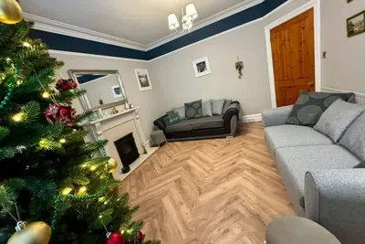 Image de Dressed and ready for Christmas. Central Windermere quality cottage for 8 people