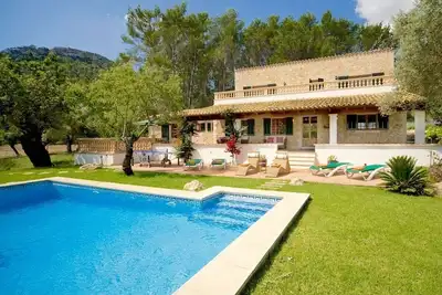 Image de Spacious Stone-Built Villa A/C, Private Pool close to Golf Course, Pollensa & Various Sandy Beaches