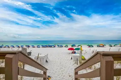 Image de Steps from White-Sand Beaches