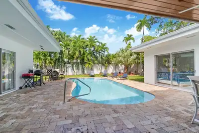New Villa With Pool And Garden By Aventura Mall