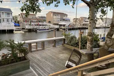 Image de Waterfront oasis awaits. 2 Decks! Minutes to Lbi