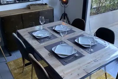 L’avent scène le tout à pied à frejus. État neuf