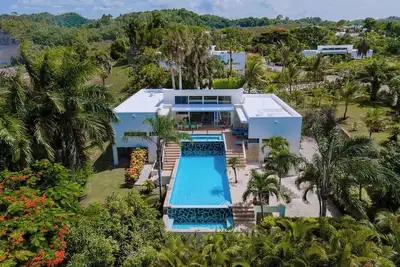 Image de V03 Dolce Vita · High-ceilinged Villa w/ 3-level pool & jet tub