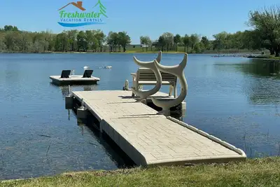 Image de Three Swans Lakehouse:A Summer Escape with Dock & Water Toys!