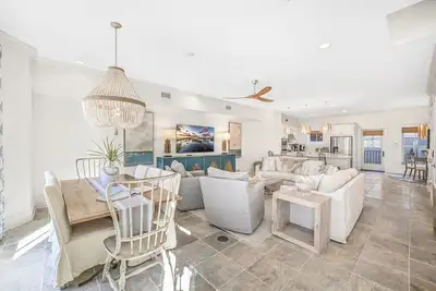 Image de Pet Friendly + Comp. Golf Cart- 49 Pleasant Street by Royal Destinations