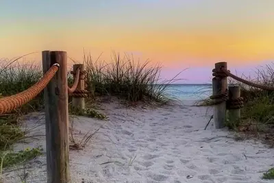 Serene Villa in Resort-like Community 10 minutes to Award winning Siesta Key