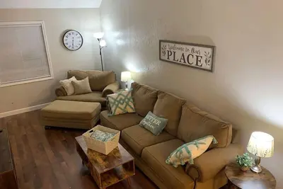 Image de Pet Friendly! Quiet, Conveniently Located!