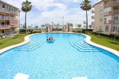 Image de Seafront Fuengirola  – 2 Balconies, Pool & Views