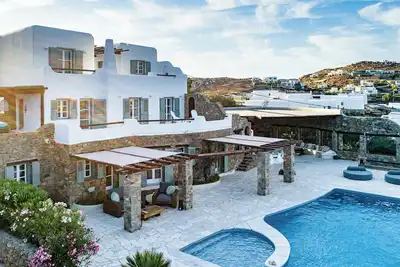 Image de Vibrant Villa w\/ private pool & Sunrise Views - 2024 Renovation