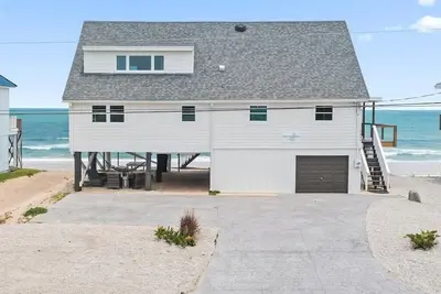Image de Pelican Rest | Wren Beach Rentals by Portoro
