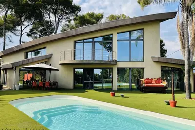 Image de Villa Luma, 225 m2 d'architecture unique, Piscine & bar exotique - havre de paix