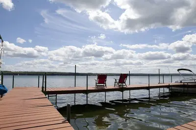 Image de Dad's Cottage\n★ Private waterfront plus 3 King suites★