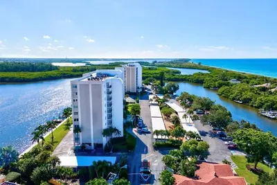 Image de Bayfront resort Condo, walk to Turtle Beach