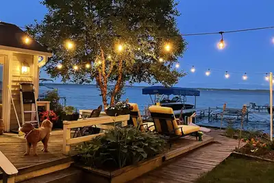 Image de Stunning lake cottage in the heart of wine country