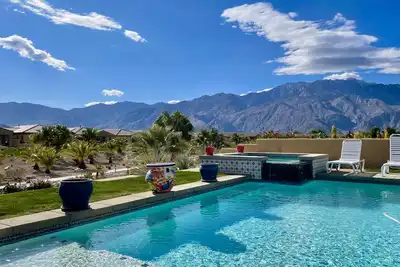 Image de Relaxing Getaway with Gorgeous Mountain Views