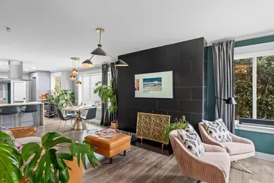 Image de Casa Ballard - Entire Renovated Home with Patio, Deck & Private Basement