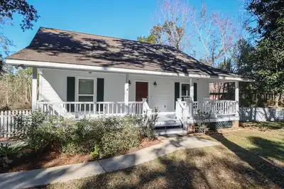 Image de One block to beach - Kids Welcome - Great Rates - Cozy Cottage - Easy booking\n