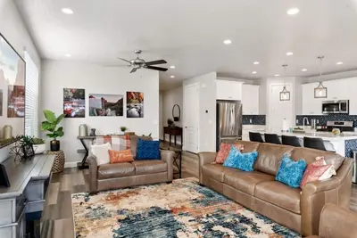 Image de Large 5 Bed 5 Bath Home w/Private Hot Tub