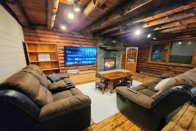 Image de Authentic Log Cabin in the Pocono Mountains