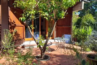 Image de Peaceful 3bdr in the woods - 15-20min walk to the beach