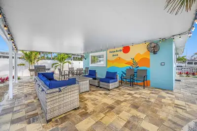 Sandy Feet Retreat - Perfect Walk-to-Beach Cottage!