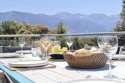 Image de Scarborough Heights - Gorgeous Inside, Gorgeous Views Outside